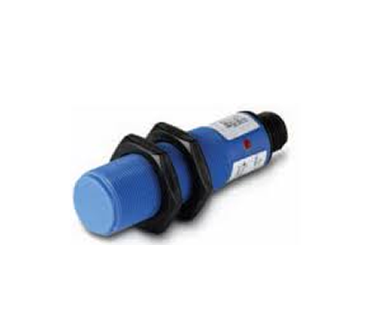 Sensores capacitivos plásticos M18, faceados, alcance 5mm, c/ conector M12